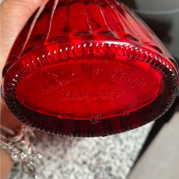 Mod Dep Beautiful Red Ribbed Decanter small round opening & small oval base Jar - Picture 10 of 10